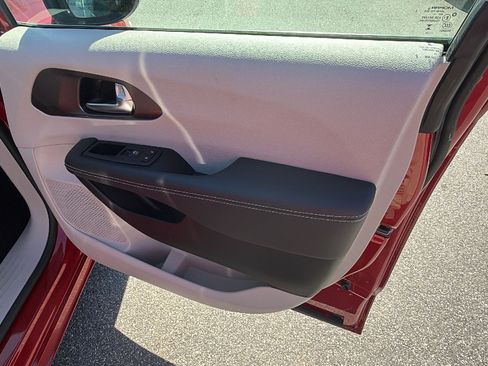 Certified 2024 Chrysler Pacifica Touring-L FWD image 18