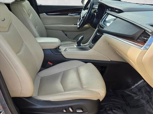 Used 2018 Cadillac XT5 Luxury w/ Driver Awareness Package image 21