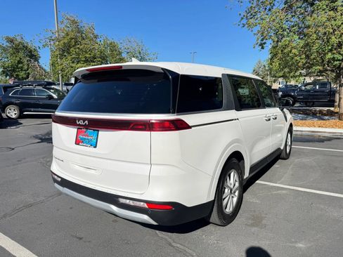 Used 2022 Kia Carnival LX FWD image 5