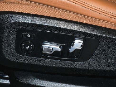 Used 2023 BMW X7 xDrive40i w/ Executive Package image 70