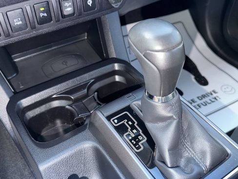 Used 2017 Toyota Tacoma TRD Off-Road AWD/4WD image 23