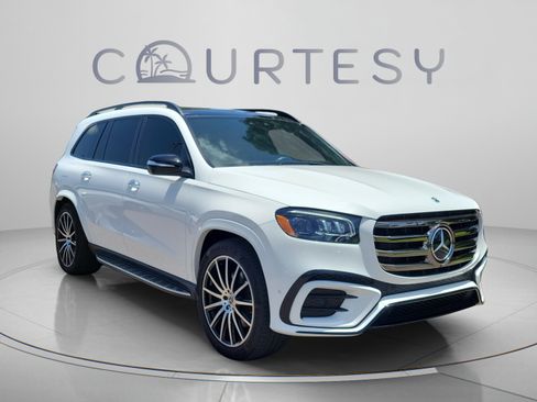 Used 2024 Mercedes-Benz GLS 450 4MATIC image 4