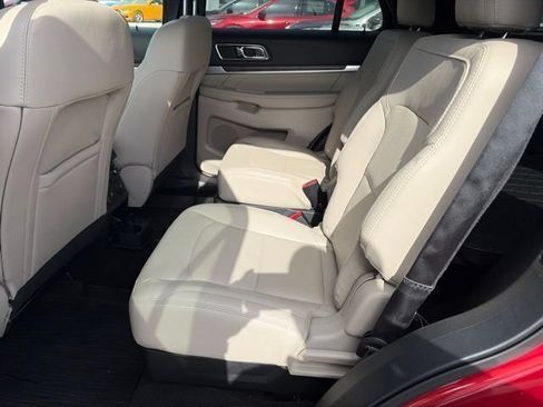 Used 2018 Ford Explorer Limited w/ Equipment Group 301A FWD image 10