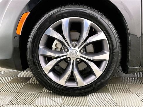 Used 2020 Chrysler Pacifica Limited w/ Tire & Wheel Group image 8