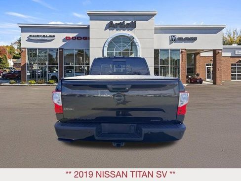 Used 2019 Nissan Titan SV w/ SV Convenience Package image 6