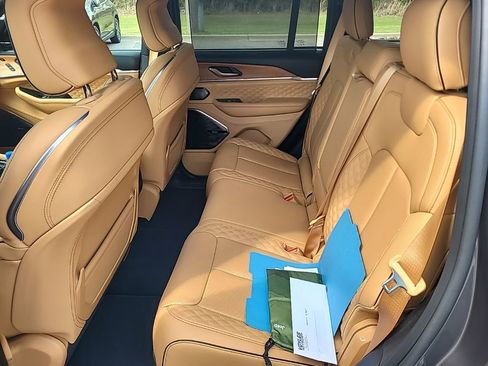 Used 2025 Jeep Grand Cherokee Summit image 5