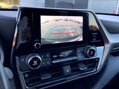 Used 2024 Toyota Highlander XLE image 28