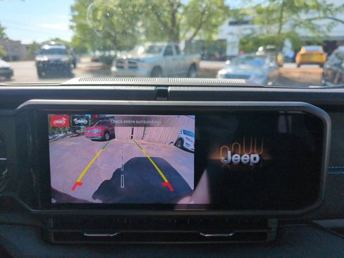 Used 2025 Jeep Wrangler Unlimited Rubicon 4xe w/ Safety Group AWD/4WD image 13