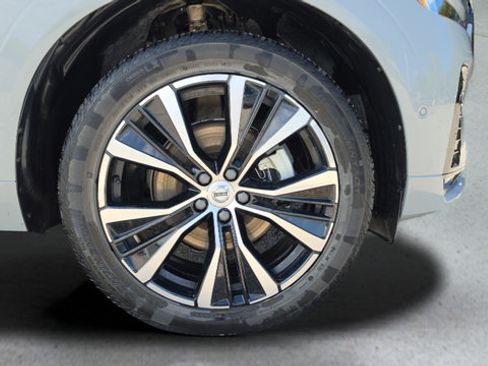 Used 2025 Volvo XC60 B5 Plus AWD/4WD image 27