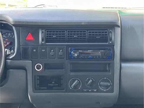 Used 2003 Volkswagen Eurovan MV FWD image 21