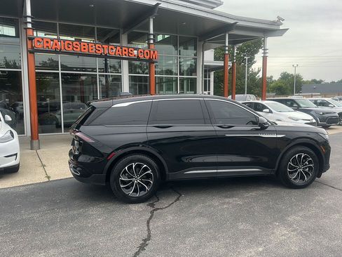 Used 2024 Lincoln Nautilus Premier AWD/4WD image 3