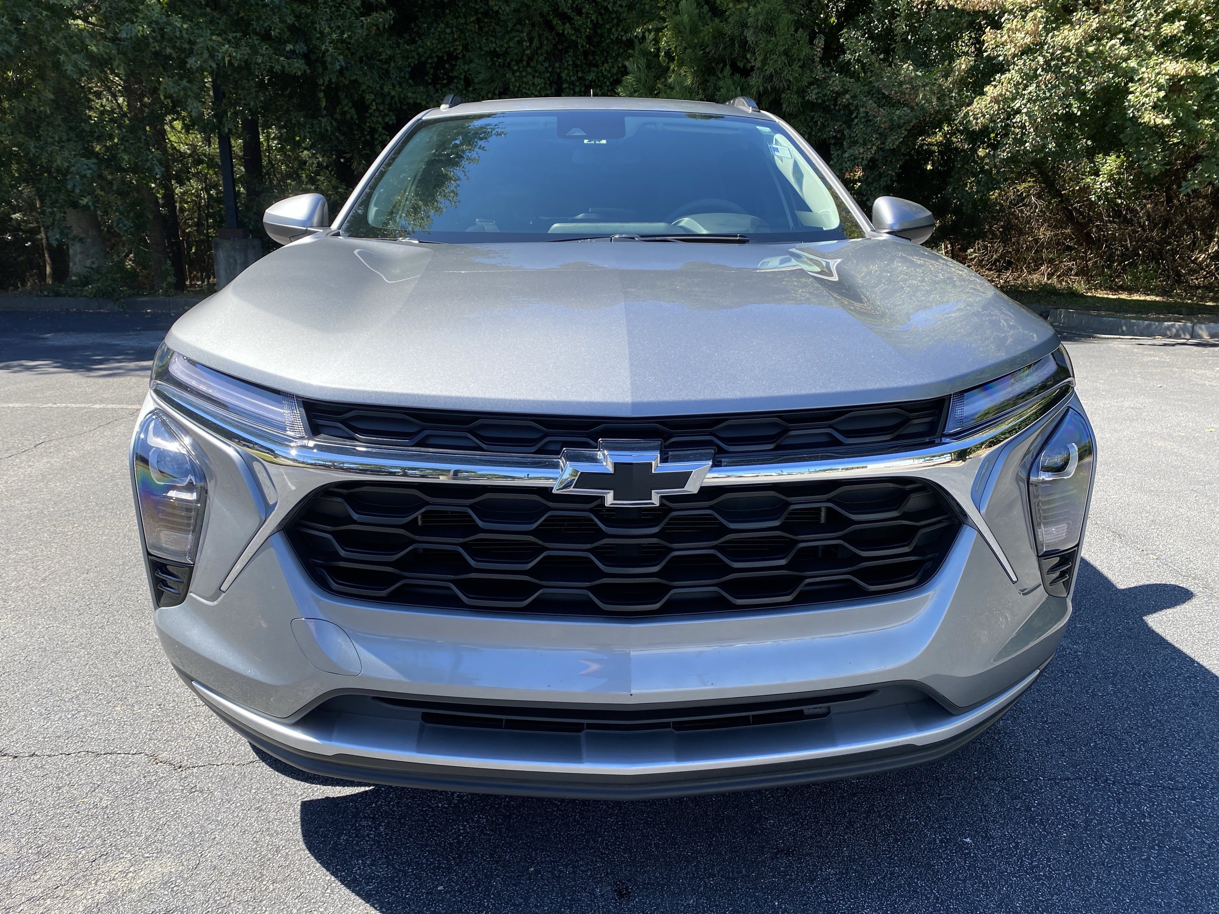 Used 2025 Chevrolet Trax LT w/ Sunroof Package FWD image 3