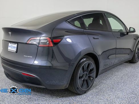 Used 2024 Tesla Model Y Long Range AWD/4WD image 7