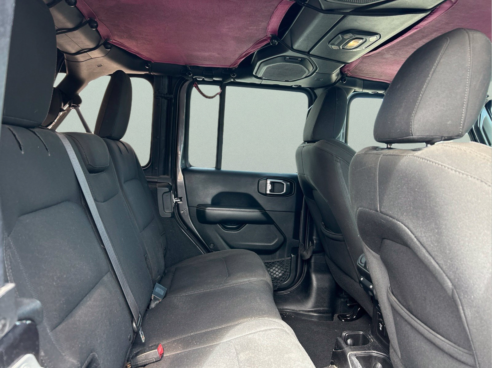 Used 2018 Jeep Wrangler Unlimited Sahara AWD/4WD image 11