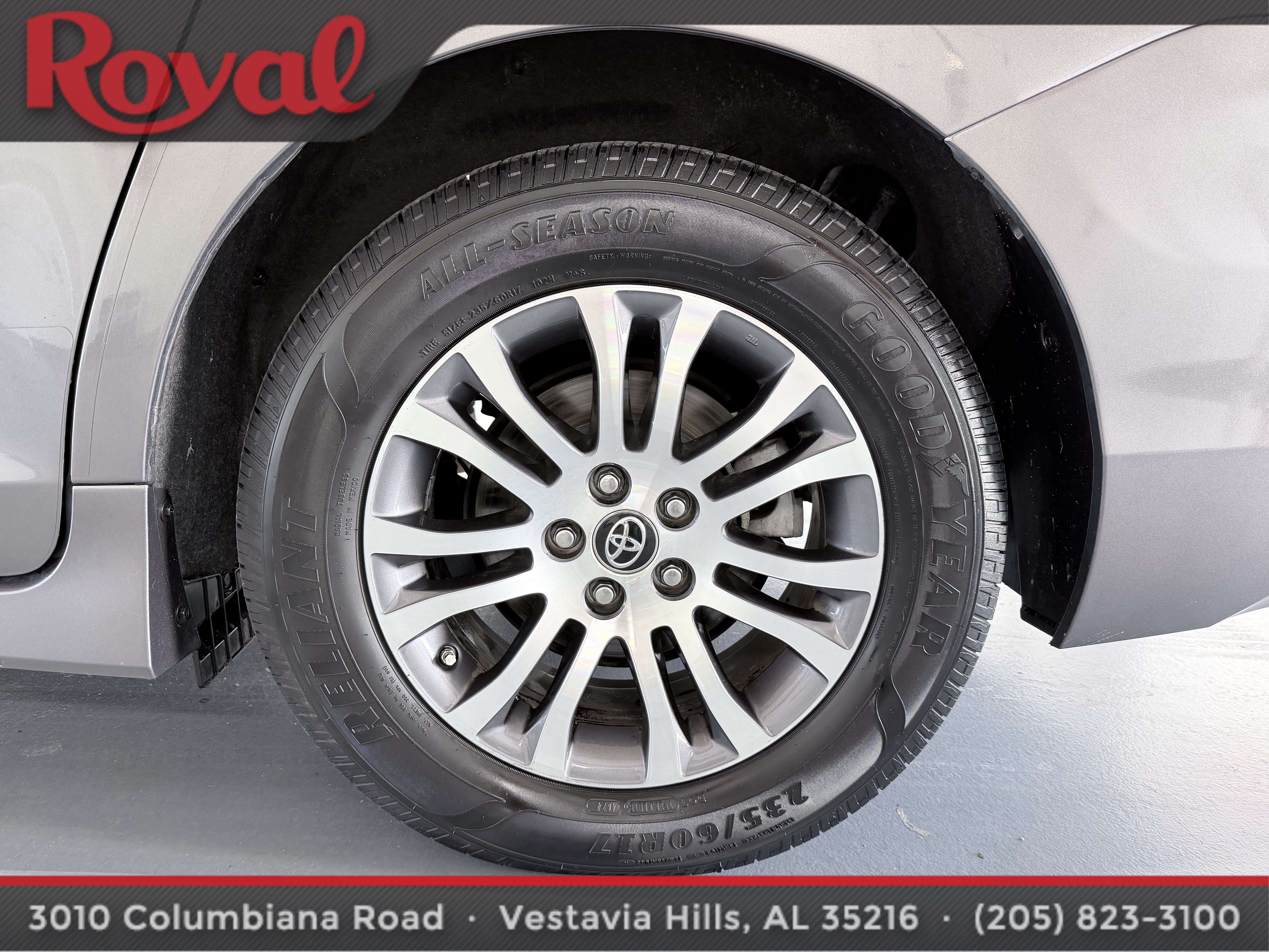 Used 2018 Toyota Sienna XLE w/ XLE Navigation Package FWD image 11