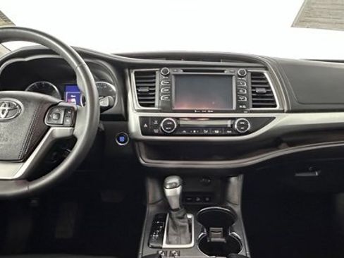 Used 2016 Toyota Highlander XLE image 25