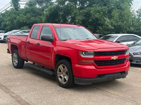 Used 2018 Chevrolet Silverado 1500 Custom w/ Custom Convenience Package RWD image 3