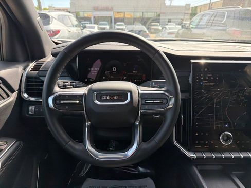 Used 2025 GMC Acadia Elevation FWD image 17