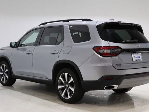 Used 2023 Honda Pilot Touring image 5
