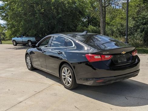 Used 2017 Chevrolet Malibu LT FWD image 5