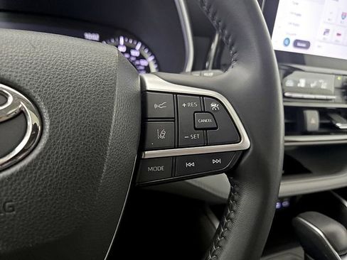 Used 2023 Toyota Highlander XLE image 24