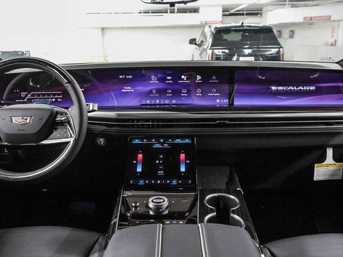 New 2026 Cadillac Escalade Luxury image 13