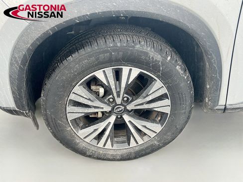 Used 2023 Nissan Rogue SV image 38