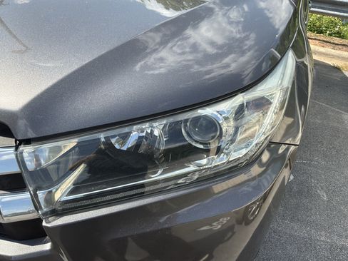 Used 2018 Toyota Highlander Limited FWD image 11