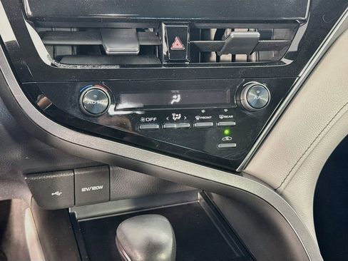 Used 2021 Toyota Camry SE FWD image 20