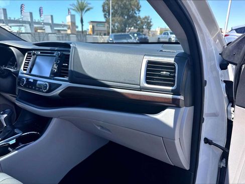 Used 2015 Toyota Highlander Limited Platinum AWD/4WD image 18