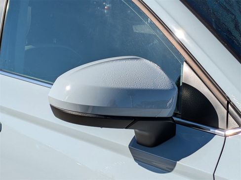 Certified 2025 Volkswagen Taos SE w/ Black Wheel Package image 12