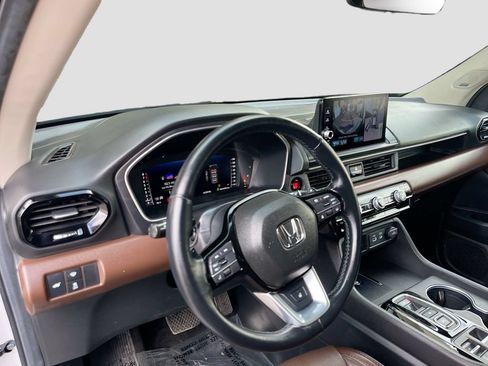 Used 2025 Honda Pilot Elite image 9