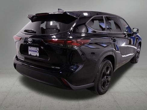Used 2024 Toyota Highlander LE image 5