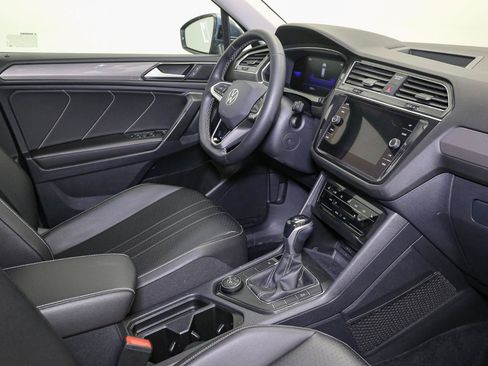 Used 2022 Volkswagen Tiguan SE AWD/4WD image 21