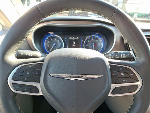 Used 2023 Chrysler Voyager LX image 19