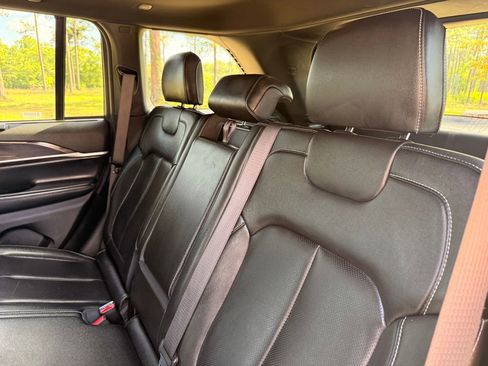 Used 2024 Jeep Grand Cherokee Limited w/ Luxury Tech Group II AWD/4WD image 27