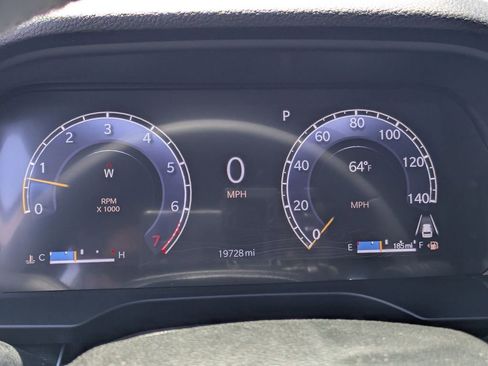 Used 2025 Jeep Grand Cherokee Altitude AWD/4WD image 19