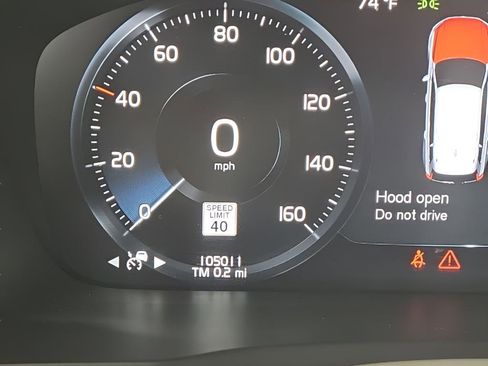 Used 2022 Volvo XC90 T5 Momentum w/ Climate Package image 8