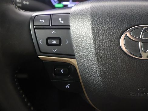 Used 2025 Toyota Crown AWD/4WD image 37