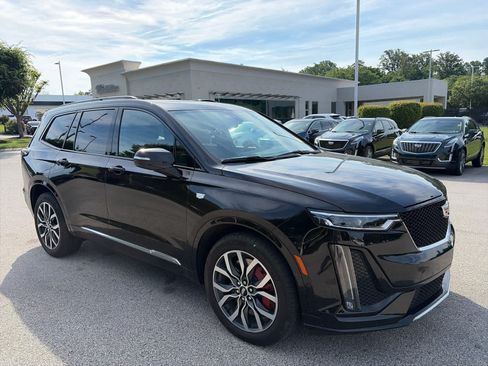 Used 2024 Cadillac XT6 Sport w/ Technology Package AWD/4WD image 5
