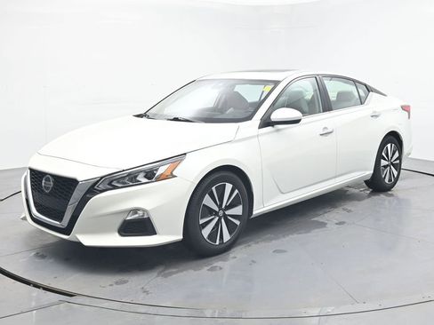Used 2022 Nissan Altima 2.5 SV w/ SV Premium Package image 1