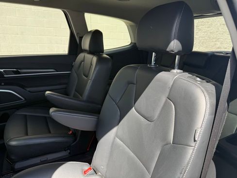 Used 2025 Kia Telluride S AWD/4WD image 27