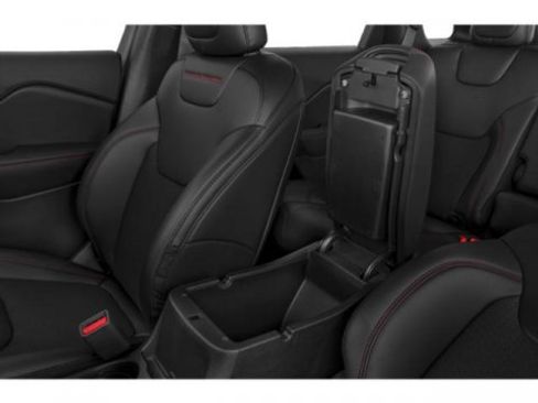 Used 2019 Jeep Cherokee Trailhawk w/ Comfort/Convenience Group AWD/4WD image 17