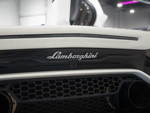Used 2020 Lamborghini Aventador SVJ AWD/4WD image 16