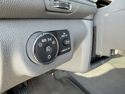 Used 2017 Chevrolet Traverse LT image 24