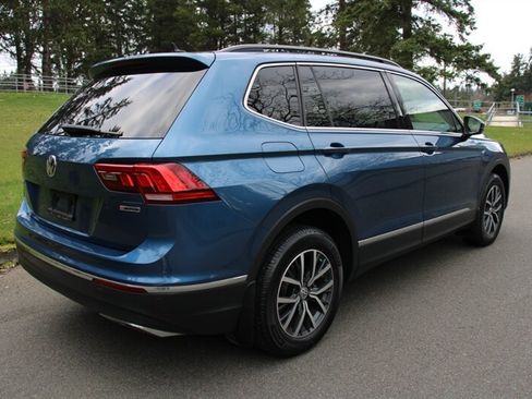 Used 2020 Volkswagen Tiguan SE w/ Panoramic Sunroof Package image 3