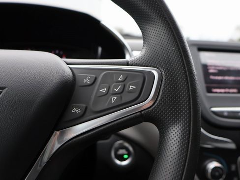 Used 2022 Chevrolet Equinox LS image 27