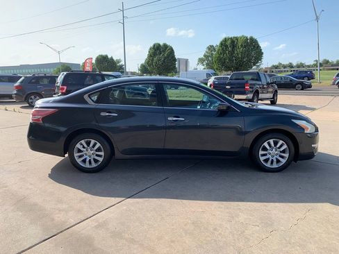 Used 2013 Nissan Altima 2.5 S FWD image 9