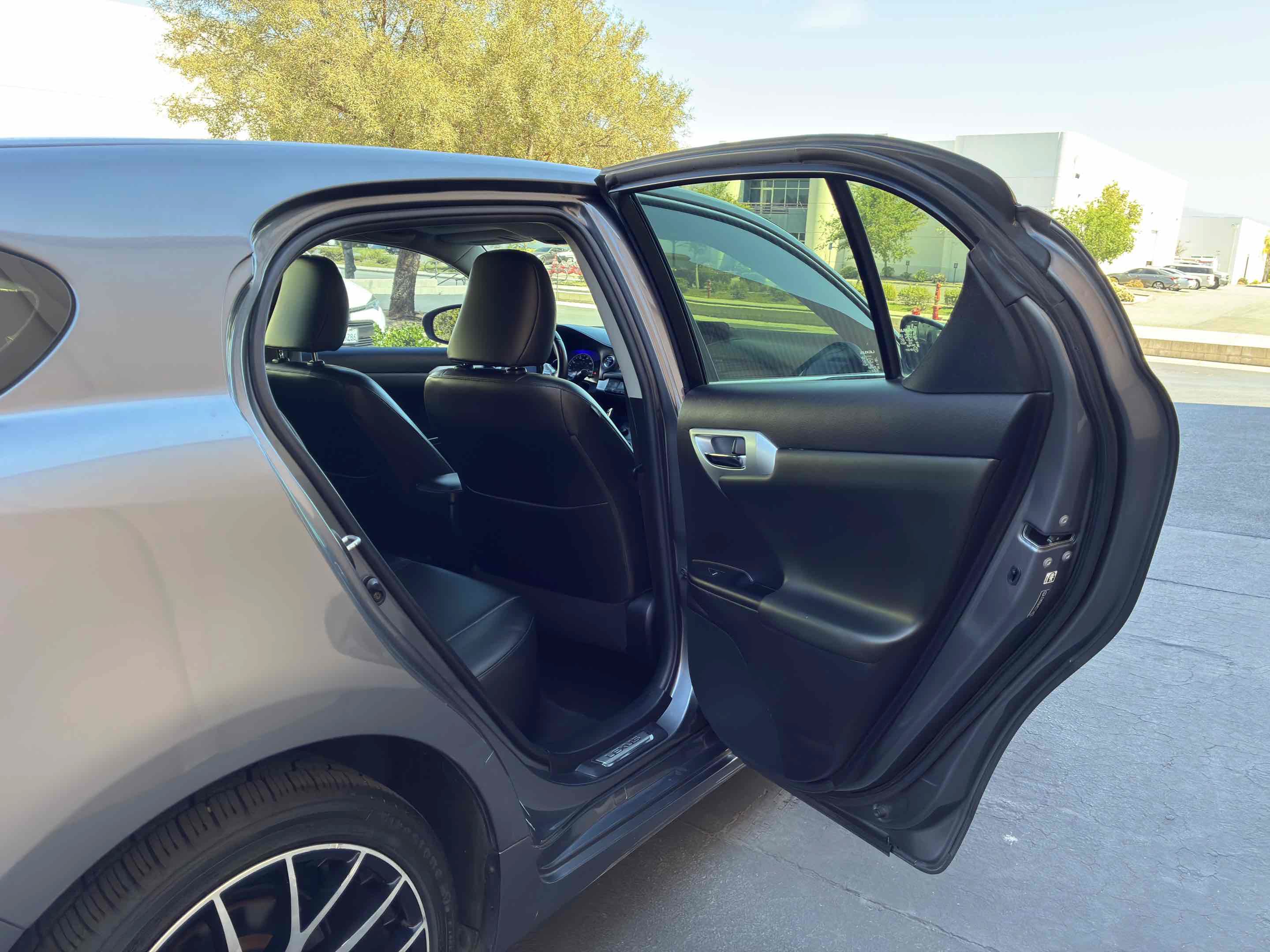 Used 2013 Lexus CT 200h w/ Premium Pkg w/Navigation FWD image 32