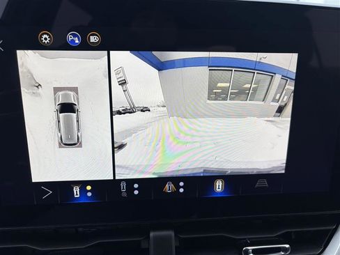 Used 2025 Chevrolet Equinox LT w/ Convenience Package II image 17